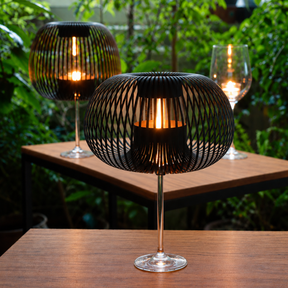 Schwarze Weinglas Lampenschirme für Teelichter | Edle Tischlampen Windlicht kabellos | Gothic Tischdeko | Gastgeschenk für Weinliebhaber - Andrea Moseler