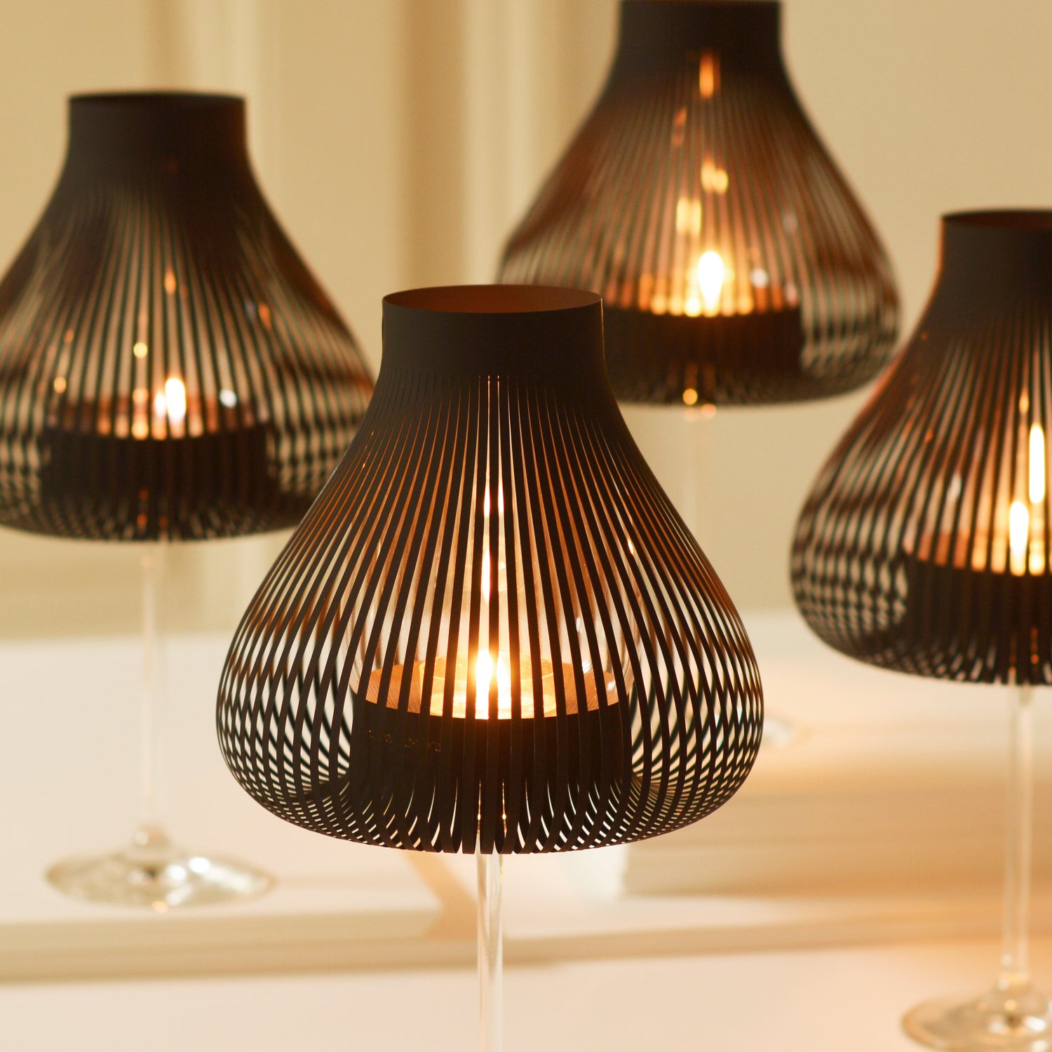 Miss Molly schwarz, Lampenschirme für Weingläser - Andrea Moseler